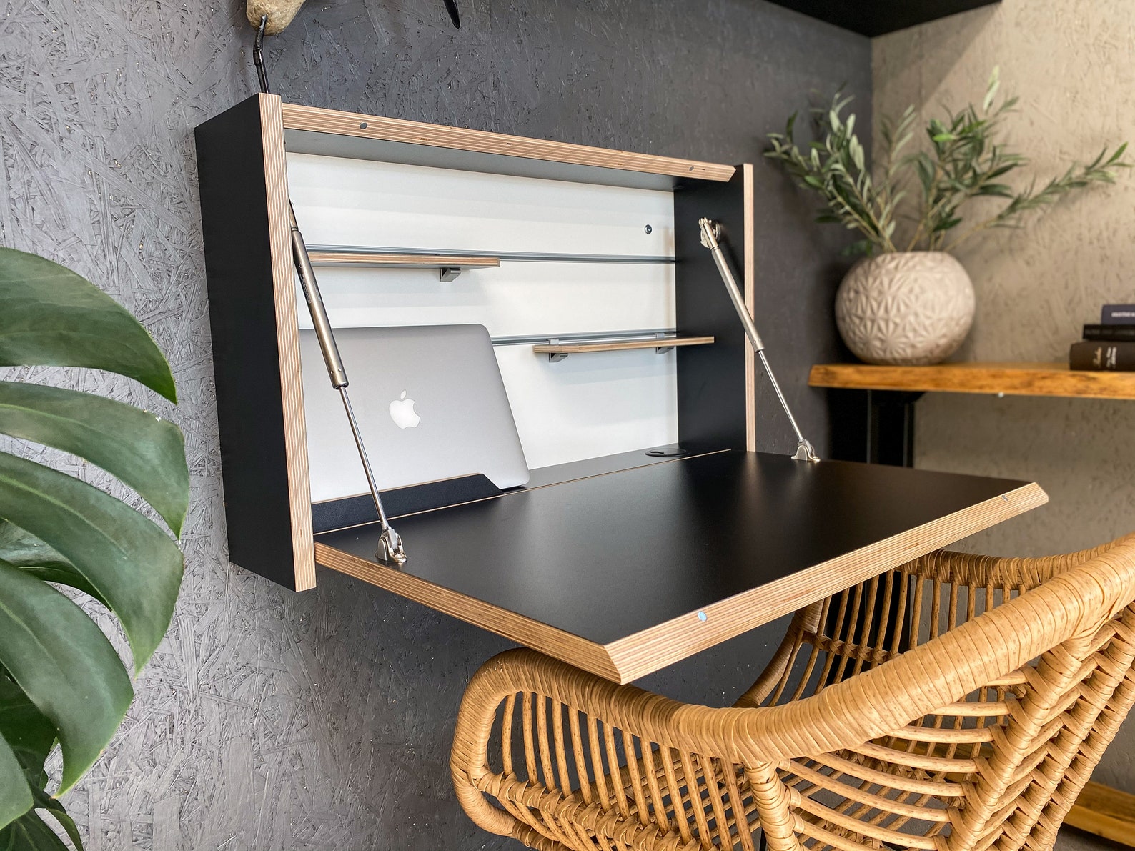 Bureau mural pliable avec étagères - Noir